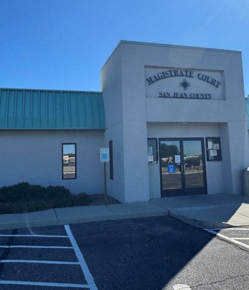 Aztec Portfolio portfolio of 3 properties for sale on LoopNet.com - Primary Photo - Image 2 of 14