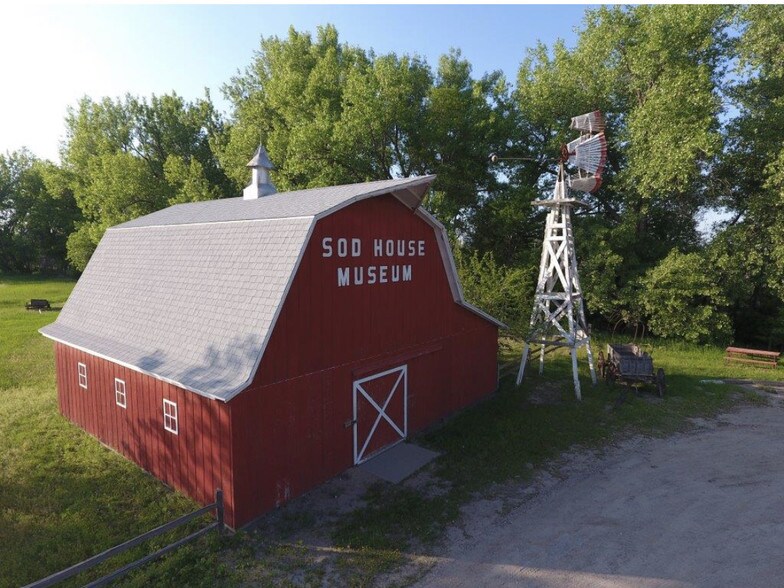 300 S Lake Ave, Gothenburg, NE 69138