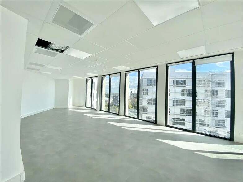 Office in Asnières-sur-Seine for lease - Interior Photo - Image 3 of 8