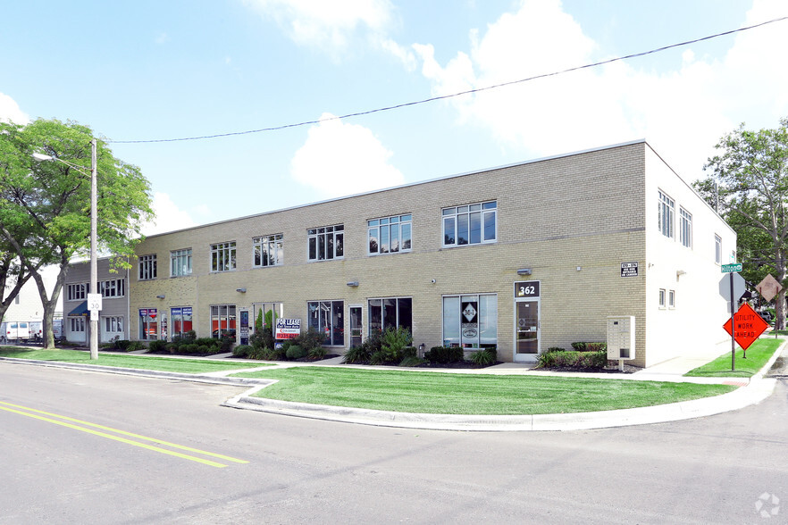 360-376 Hilton Dr, Ferndale, MI for lease - Building Photo - Image 1 of 12