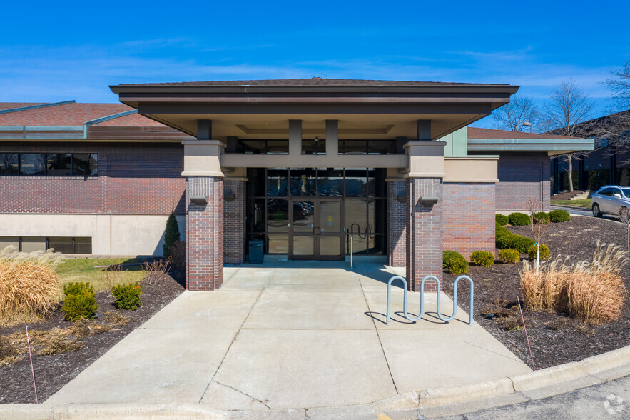 10427 W Lincoln Ave, West Allis, WI for sale - Building Photo - Image 1 of 1