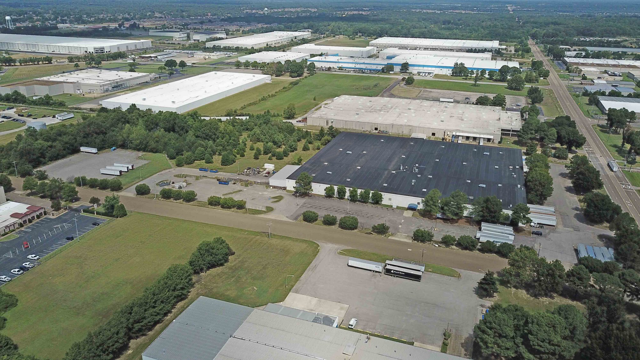 8601 Hacks Cross Rd, Olive Branch, MS for lease Building Photo- Image 1 of 3