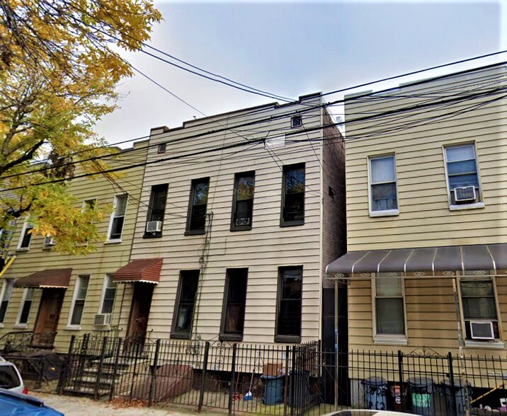 1864 Linden St, Ridgewood, NY 11385