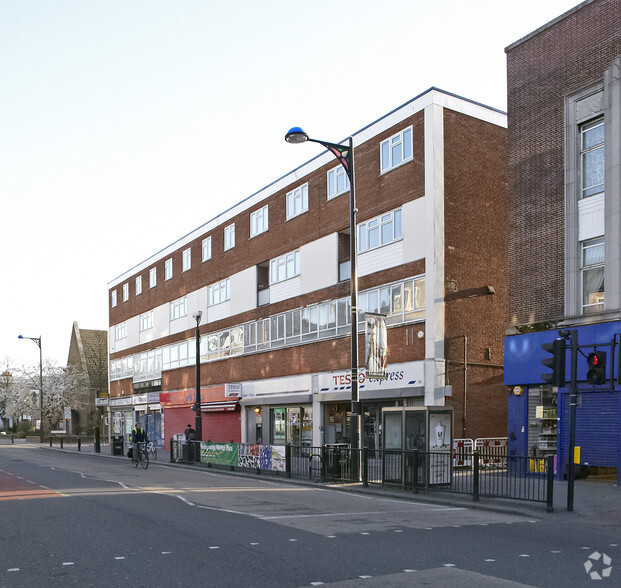 28-38 Woodgrange Rd, London for lease - Building Photo - Image 3 of 6