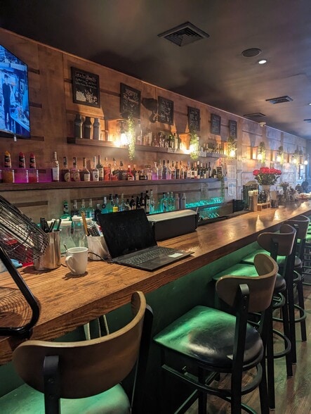 142 Smith St, Brooklyn, NY for lease - Building Photo - Image 2 of 7