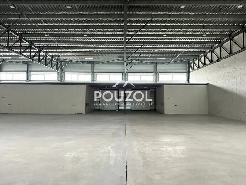 Flex in Cournon-d'Auvergne for lease - Interior Photo - Image 2 of 12