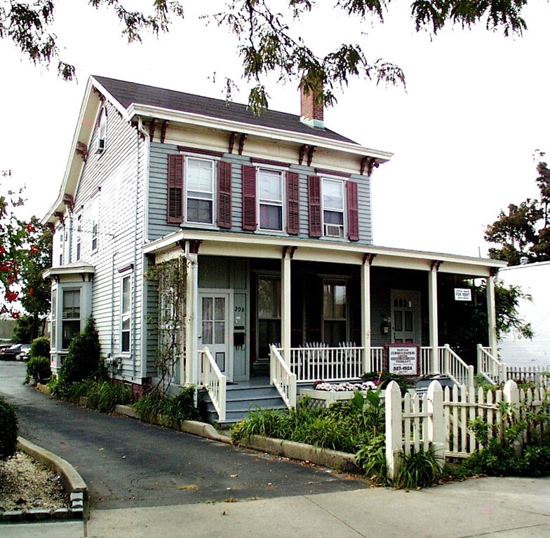 206-210 Deer Park Ave, Babylon, NY for sale Primary Photo- Image 1 of 1