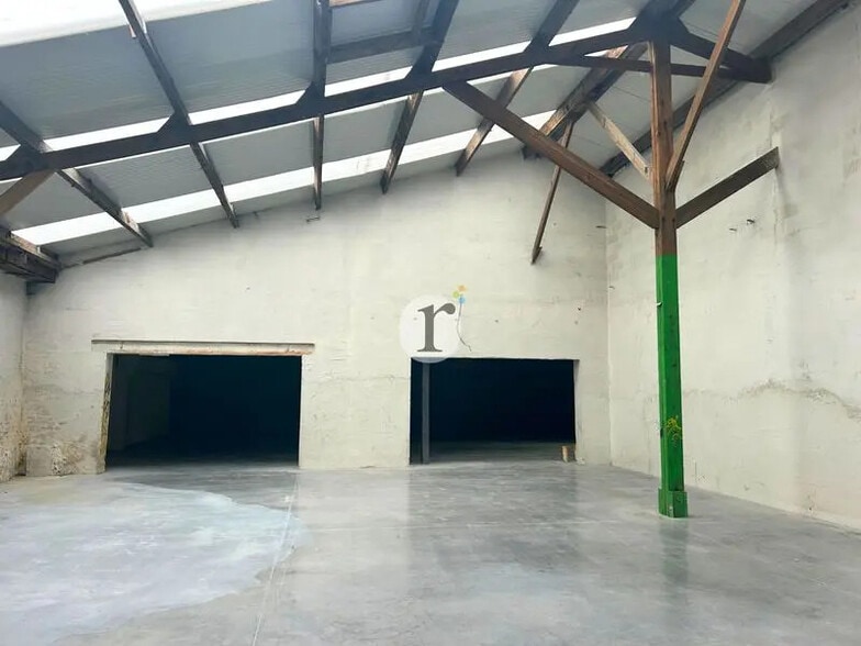 Flex in Lille for lease - Interior Photo - Image 2 of 6