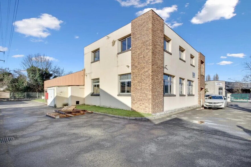 Flex in Palaiseau for sale - Building Photo - Image 1 of 15