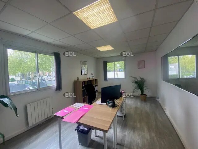 Flex in Bondoufle for lease - Interior Photo - Image 2 of 14