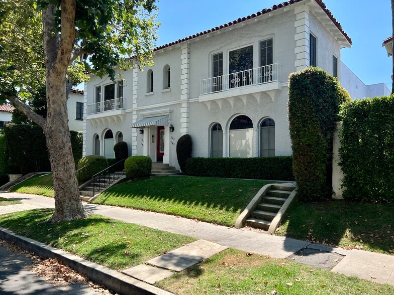 143 N Sycamore Ave, Los Angeles, CA for sale - Primary Photo - Image 1 of 14