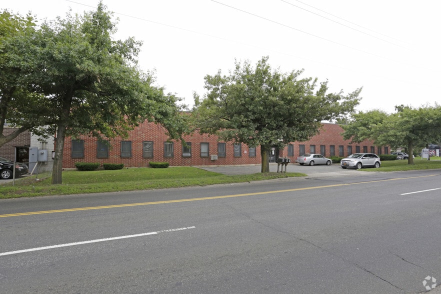 45 Edison Ave, West Babylon, NY for sale - Building Photo - Image 1 of 1