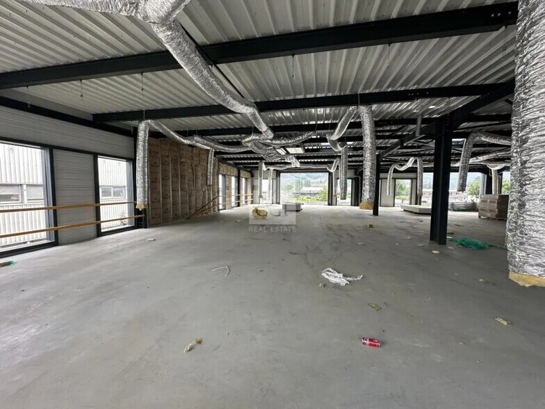 Flex in Fontanil-Cornillon for lease - Building Photo - Image 3 of 9