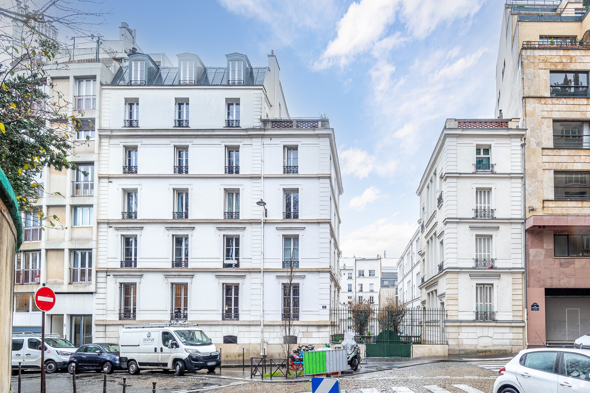 11 Rue Chateaubriand, Paris for lease Primary Photo- Image 1 of 4