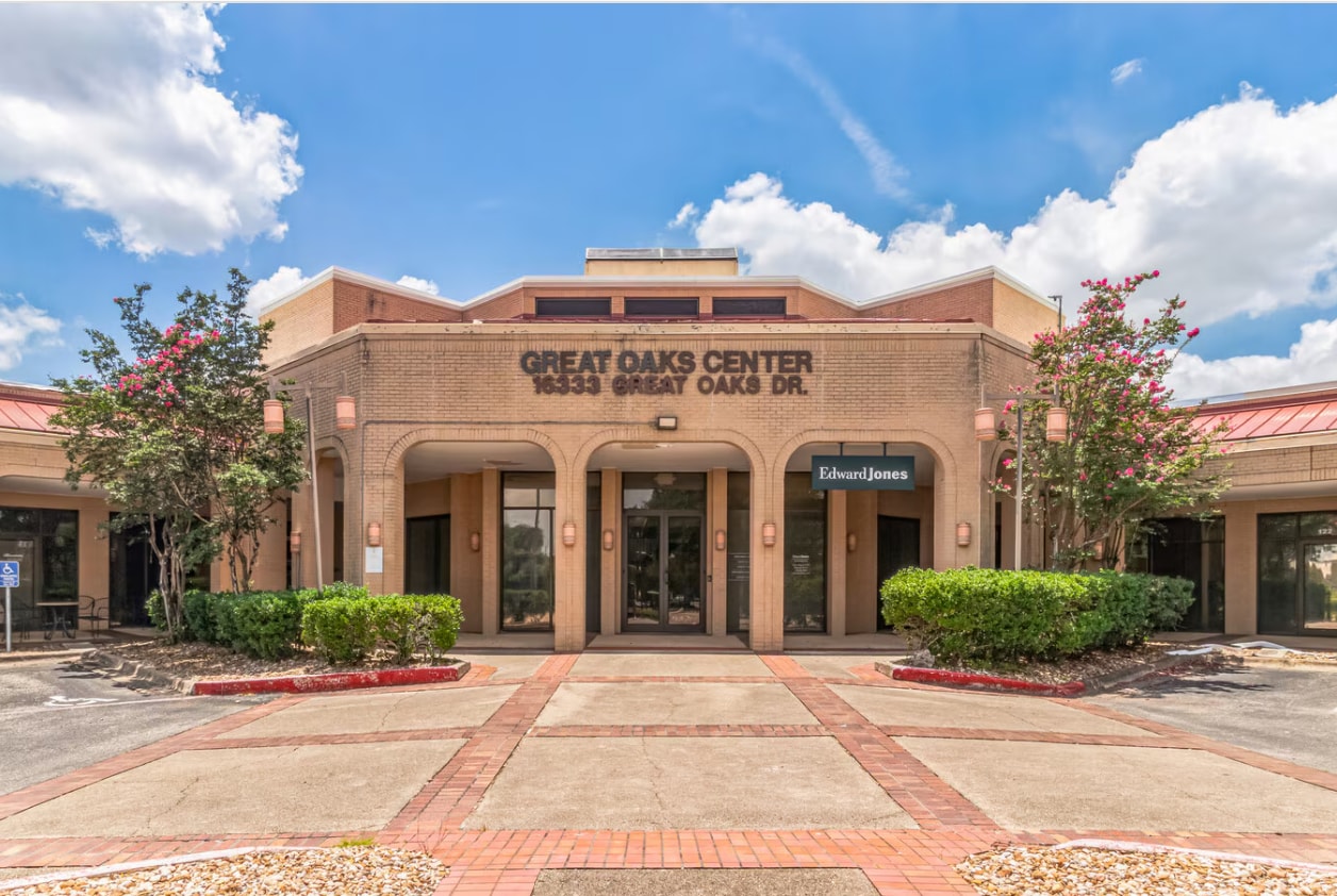 16333 S Great Oaks Dr, Round Rock, TX for lease Building Photo- Image 1 of 85