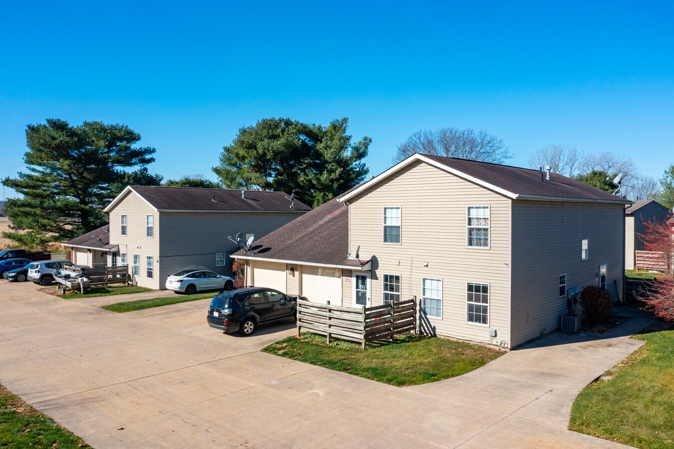 805861 Kerns Dr, Bolivar, OH 44612