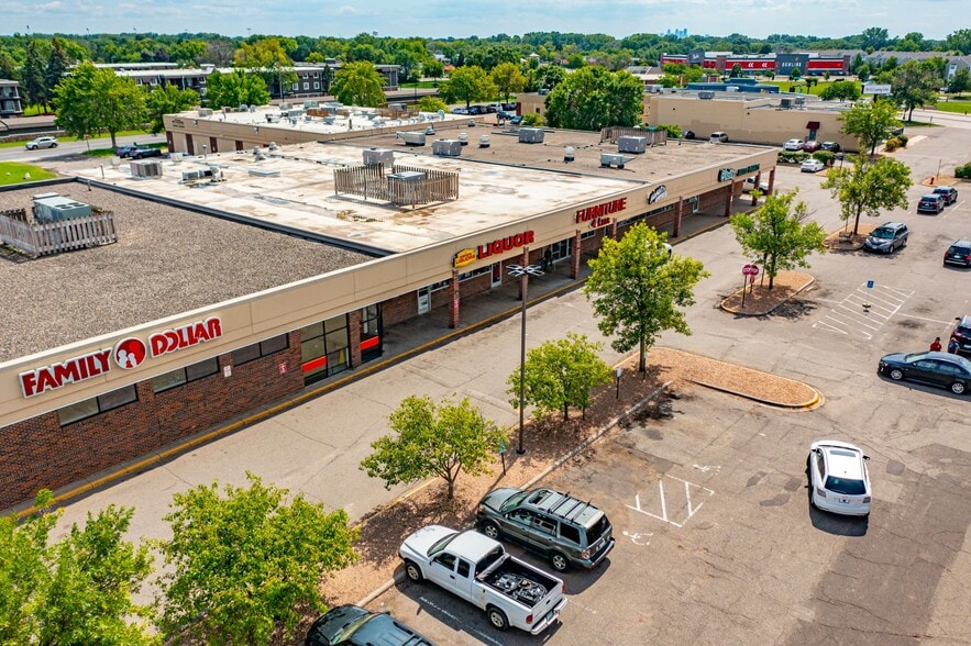 7600-7658 Brooklyn Blvd, Brooklyn Park, MN for lease - Building Photo - Image 1 of 7
