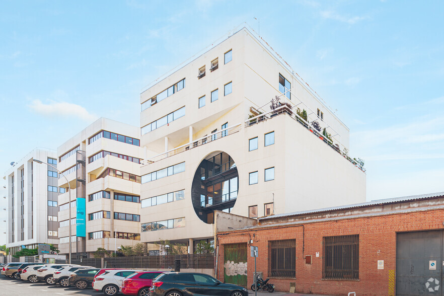 Calle De María Tubau, 5, Madrid, Madrid for lease - Building Photo - Image 3 of 4