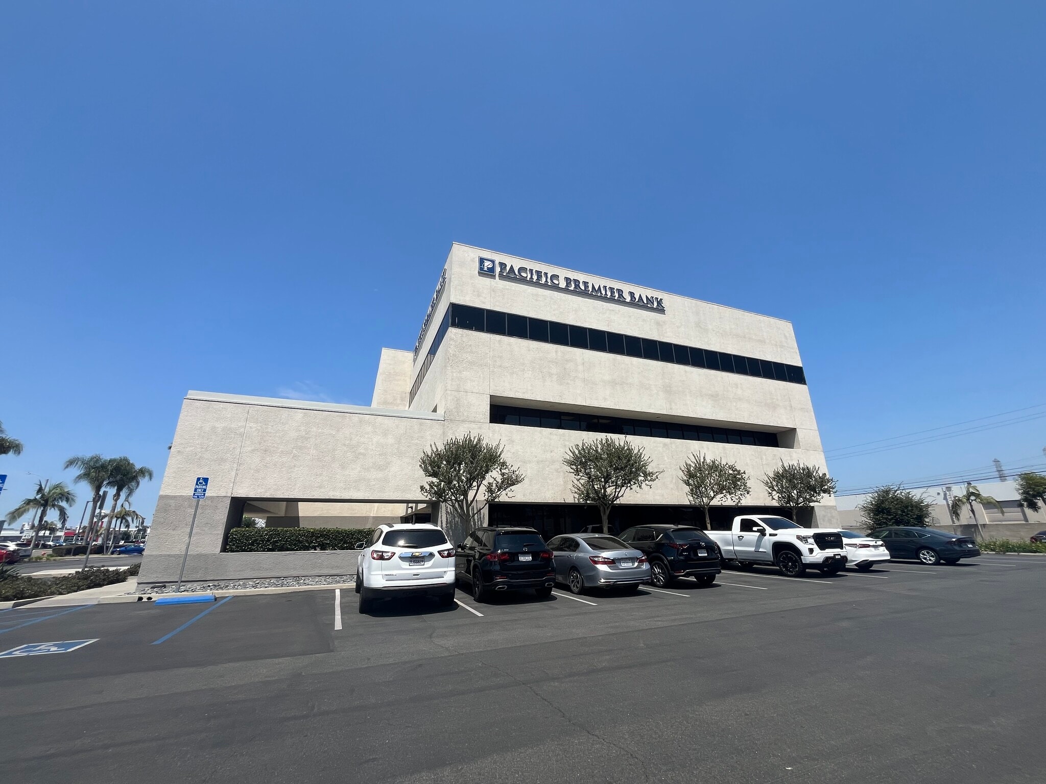 1045 W Katella Ave, Orange, CA for lease Building Photo- Image 1 of 5