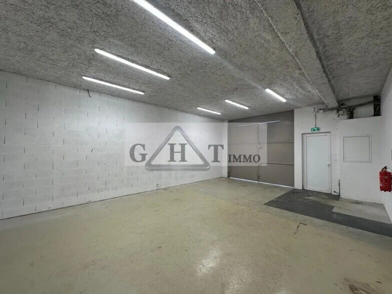 Industrial in Montgeron for lease - Building Photo - Image 2 of 11