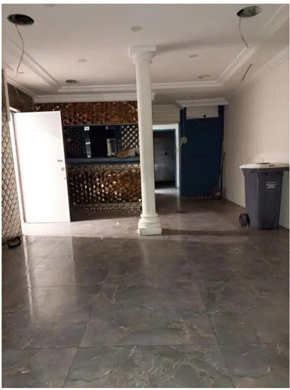 Retail in Paris for lease Building Photo- Image 1 of 8