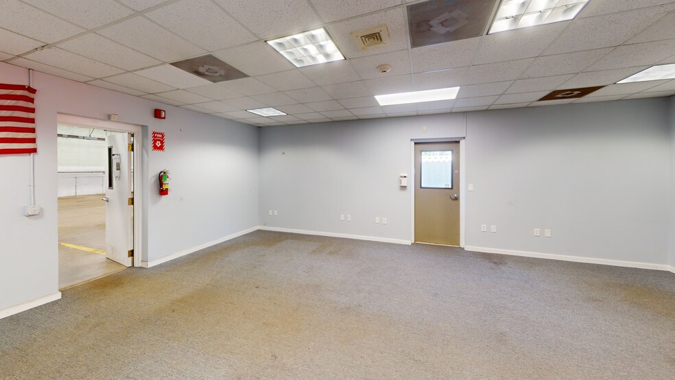 1401 Tolland Tpke, Manchester, CT for lease - Interior Photo - Image 2 of 8