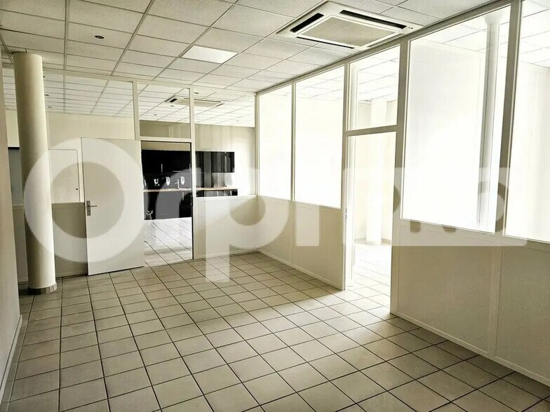 Office in Soissons for lease - Interior Photo - Image 3 of 4