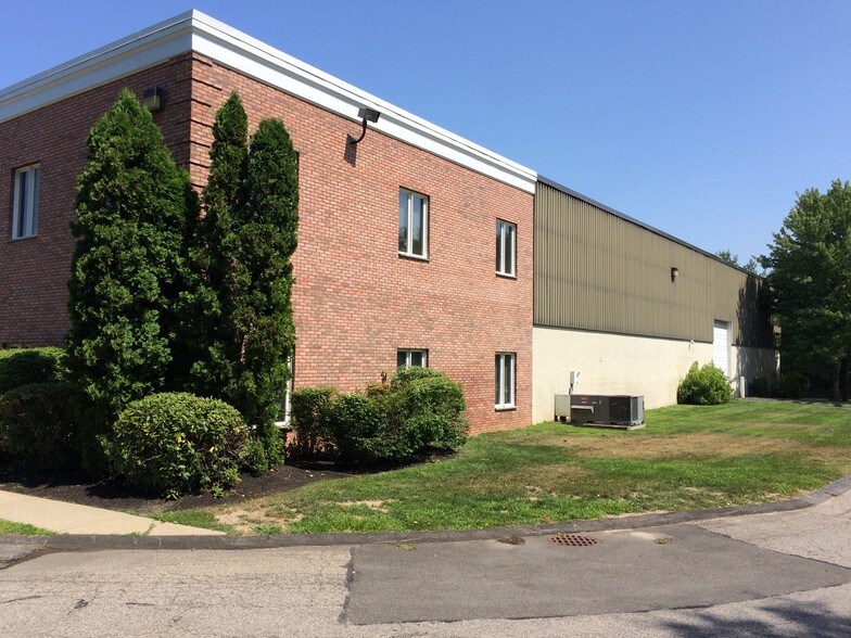 72 Sharp St, Hingham, MA, 02043 Light Distribution Property For Sale