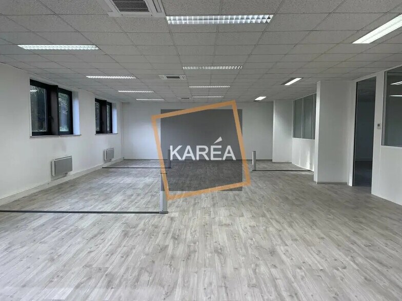 Office in Lognes for lease - Interior Photo - Image 3 of 5