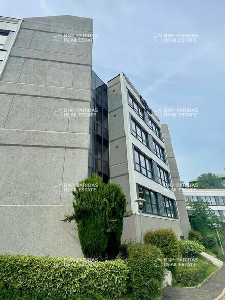 Office in Biot for lease - Building Photo - Image 2 of 28
