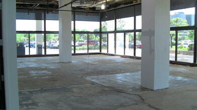 1701 E Woodfield Rd, Schaumburg, IL for lease Interior Photo- Image 2 of 4