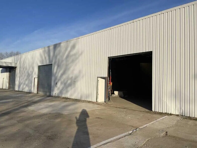 Flex in Beauvais for sale - Building Photo - Image 2 of 9