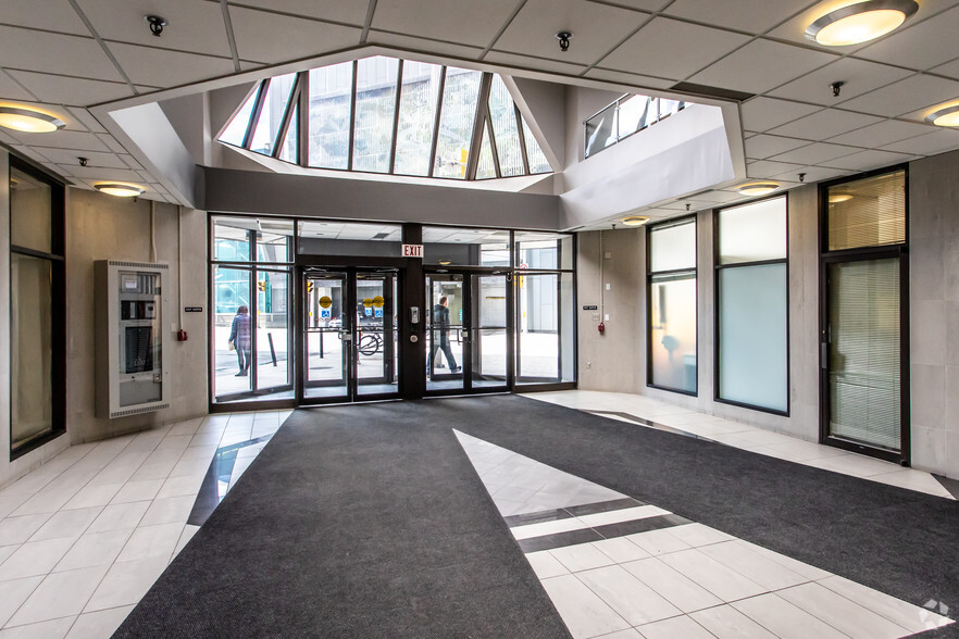 1-5 Nicholas St, Ottawa, ON for lease - Lobby - Image 2 of 25