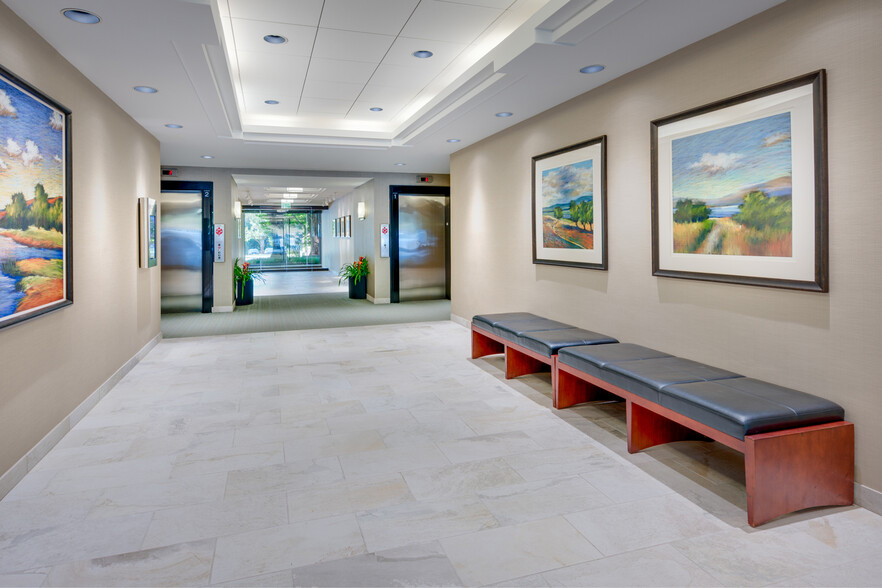 809-810 Gleneagles Ct, Towson, MD for lease - Lobby - Image 3 of 10