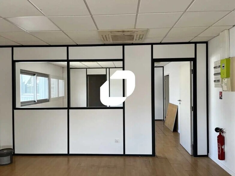 Office in Bègles for lease - Interior Photo - Image 3 of 8