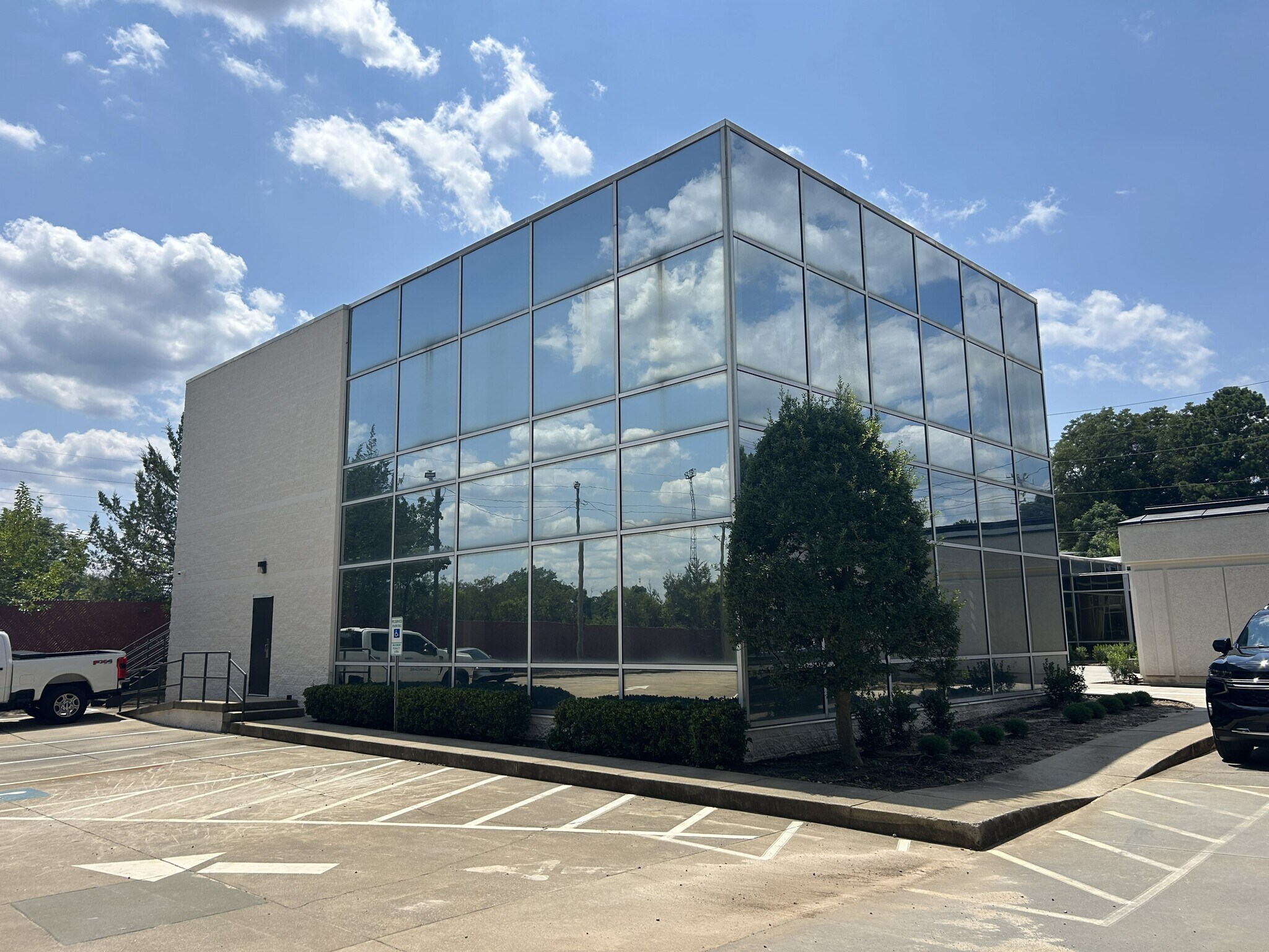 790 Pershing Rd, Raleigh, NC for lease Building Photo- Image 1 of 8