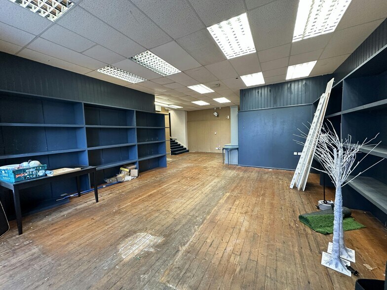 4-5 James Sq, Crieff for lease - Building Photo - Image 3 of 9