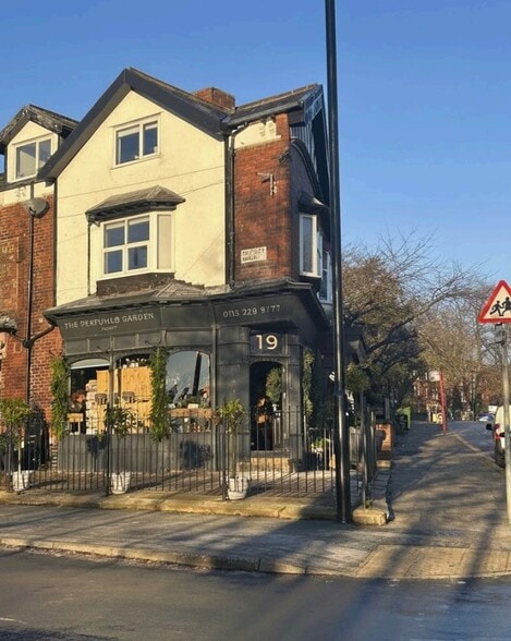 19 Harrogate Rd, Leeds for sale - Primary Photo - Image 1 of 2