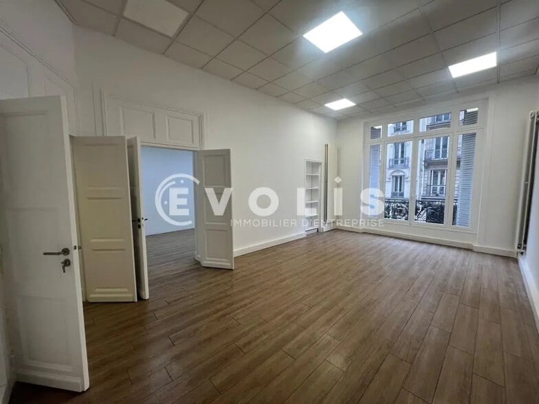 Office in Paris for lease - Interior Photo - Image 1 of 9