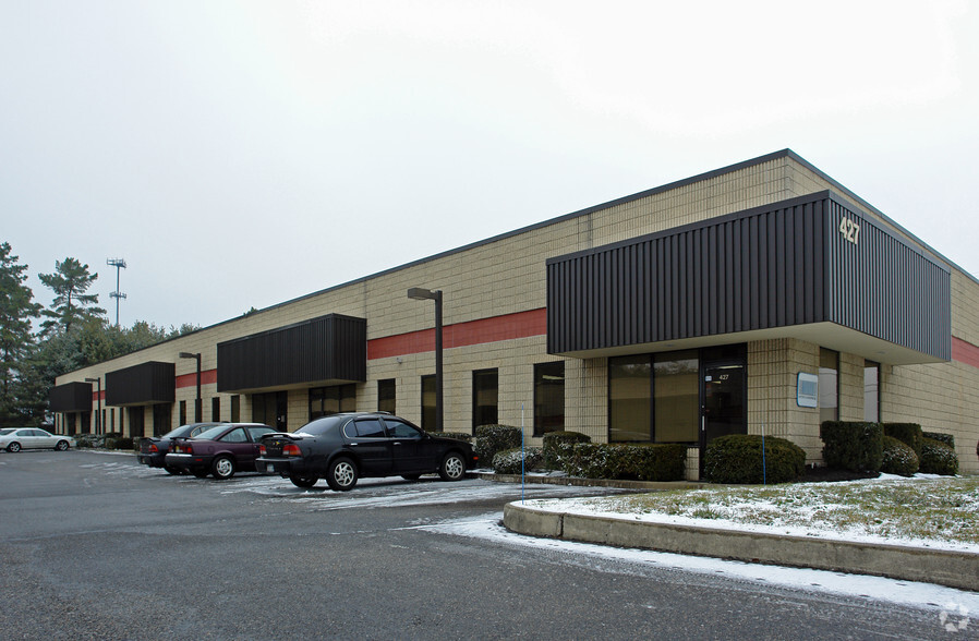 427 Commerce Ln, West Berlin, NJ for lease - Primary Photo - Image 1 of 3