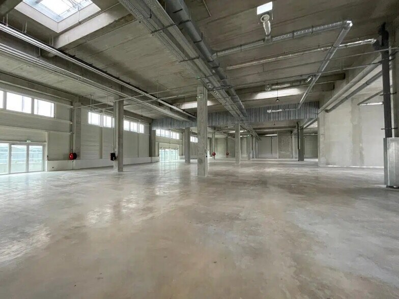 Industrial in Vitry-sur-Seine for lease - Building Photo - Image 3 of 22
