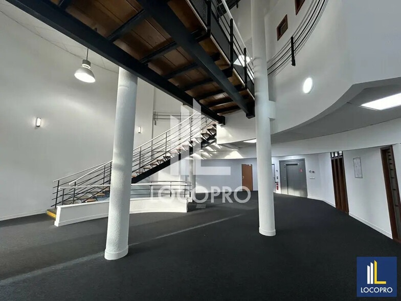 Office in SOPHIA ANTIPOLIS for lease - Interior Photo - Image 2 of 49