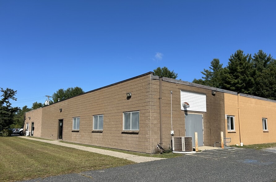 23 Jayar Rd, Medway, MA for sale - Building Photo - Image 2 of 7