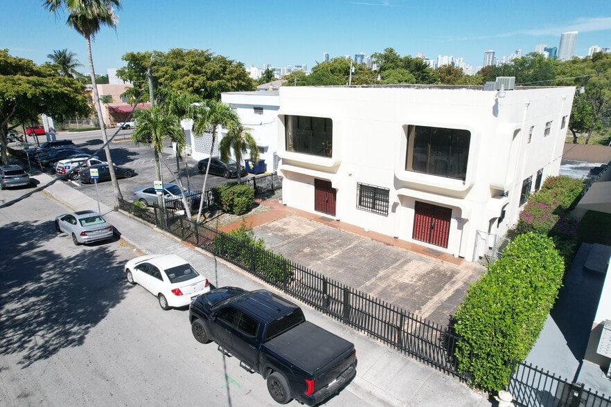 825 SW 13th Ct, Miami, FL for sale - Building Photo - Image 1 of 5