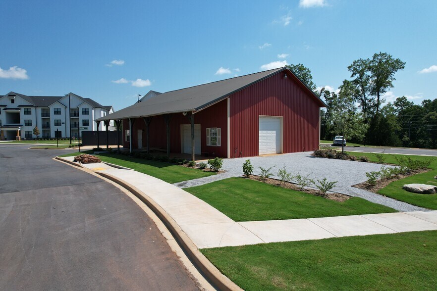 671 Corn Husk cir, Wellford, SC for lease - Primary Photo - Image 1 of 3