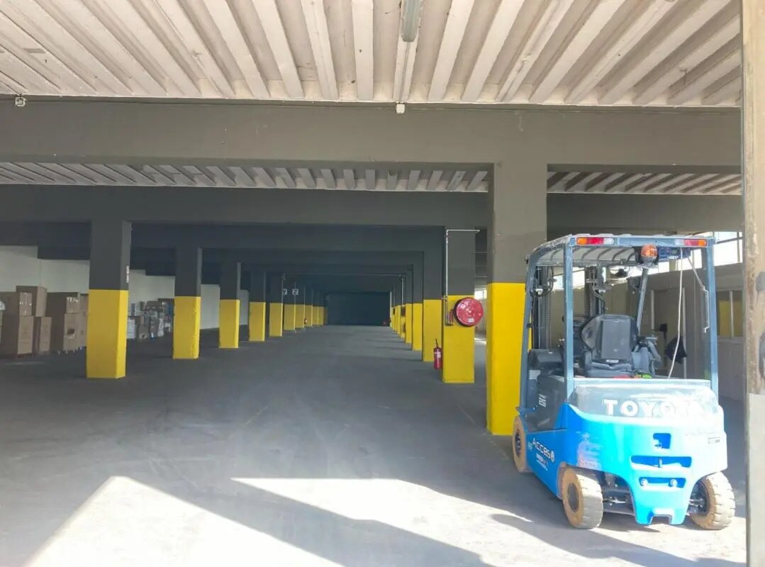 Industrial in Vitrolles for lease Interior Photo- Image 1 of 4