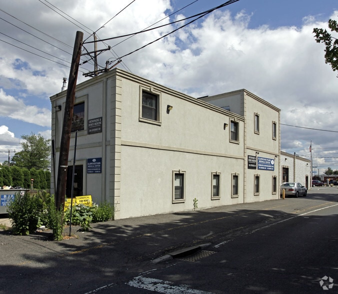 21 Midland Ave, Elmwood Park, NJ 07407