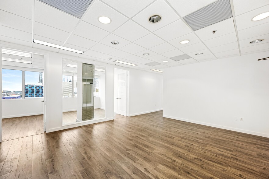 150 SE 2nd Ave, Miami, FL for lease - Interior Photo - Image 1 of 36