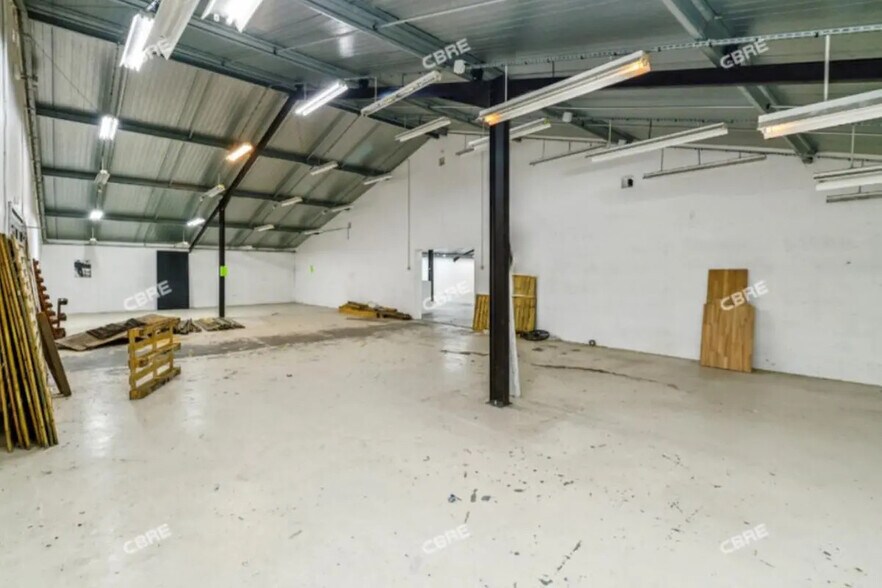 Flex in Septeuil for sale - Interior Photo - Image 2 of 10