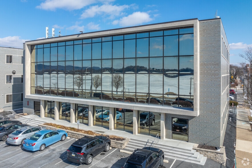 2101 N Front St, Harrisburg, PA for lease - Building Photo - Image 3 of 6